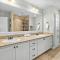 Beautiful Home seconds from Main St - Fredericksburg