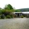 Fyne Byre Cottage - Barn Conversion with Hot Tub - Cairndow