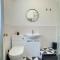 Just off Gloucester Rd, small modern studio - Bristol