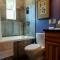 Dwntwn home, Prvt Rooftop and Soaking Tub!