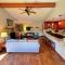 O8 Renovated Forest Cottage Townhome with great Mt Washington views fast wifi Walk to skiing