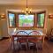 O8 Renovated Forest Cottage Townhome with great Mt Washington views fast wifi Walk to skiing