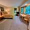O8 Renovated Forest Cottage Townhome with great Mt Washington views fast wifi Walk to skiing