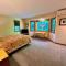 O8 Renovated Forest Cottage Townhome with great Mt Washington views fast wifi Walk to skiing