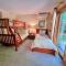 O8 Renovated Forest Cottage Townhome with great Mt Washington views fast wifi Walk to skiing