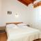 Apartments by the sea Tisno, Murter - 815