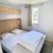 Mobil-home Grand Confort à 200m de la plage avec piscine chauffée, 4 pers, terrasse, parking - FR-1-361A-21
