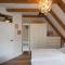 Traumhafte Ferienwohnung am Park, großer Balkon, voll ausgestattete Küche, Schreibtisch, WiFi, Smart TV, Carport, Wallbox, Fahrräder