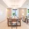 Seafront 4BR Apartment with Assistant Room in The Address Fujairah Residences Block B, Fujairah by Deluxe Holiday Homes - 富查伊拉