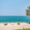 Seafront 4BR Apartment with Assistant Room in The Address Fujairah Residences Block B, Fujairah by Deluxe Holiday Homes - 富查伊拉