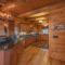Saddle Lodge - Canadian Log Cabin North GA - بلو ريدج