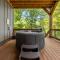 A Mornings Mist - Scouts Overlook - Romantic Retreat, Hot Tub, Cozy Fireplace, Mountain Views at Scouts Overlook - - 摩根顿