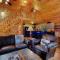 Golden Getaway - Mountain Views, Hot Tub, Outdoor Fire Pit, Cozy Accommodations - Mineral Bluff, GA - Mineral Bluff