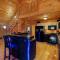 Golden Getaway - Mountain Views, Hot Tub, Outdoor Fire Pit, Cozy Accommodations - Mineral Bluff, GA - Mineral Bluff