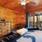 Golden Getaway - Mountain Views, Hot Tub, Outdoor Fire Pit, Cozy Accommodations - Mineral Bluff, GA - Mineral Bluff