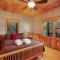 Golden Getaway - Mountain Views, Hot Tub, Outdoor Fire Pit, Cozy Accommodations - Mineral Bluff, GA - Mineral Bluff