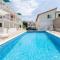 Apartments Mila Family with pool