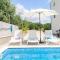 Apartments Mila Family with pool