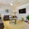 Coconut Cove Mid-long term stays available Walk to Downtown Trolly to BEACHES - ساراسوتا