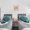 Modern 3 x Flat Complex - Sleeps 4 to 12 - Ideal for Groups - Вустер