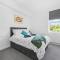Modern 3 x Flat Complex - Sleeps 4 to 12 - Ideal for Groups - Вустер