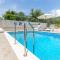 Apartments Mila Family with pool