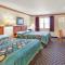 Super 8 by Wyndham Arlington Near AT&T Stadium