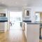 Modernised Luxury Family Home in Theydon Bois With London Skyline Views - Theydon Bois