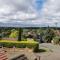 Modernised Luxury Family Home in Theydon Bois With London Skyline Views - Theydon Bois