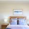 Iona Blue 3 bedroom Townhouse 200m to restaurants & shops