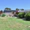 Iona Blue 3 bedroom Townhouse 200m to restaurants & shops