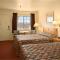Upper Lake Inn & Suites