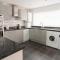 Convenient Wirral Retreat - Upton