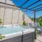 3 Bedroom Beach Front Home In Pucisca