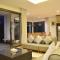 Mentari Hill View Villa 8 bedrooms with a private swimming pool and a movie room