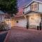 Stonewall Bungalows - Sleeps 15