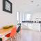 2 Bed Apartment only 15 mins from Central London - 伦敦