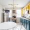 Newly Renovated 5BR 2BA Haven with Amenities - بريدجبورت