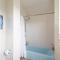 Newly Renovated 5BR 2BA Haven with Amenities - بريدجبورت