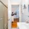 Newly Renovated 5BR 2BA Haven with Amenities - بريدجبورت