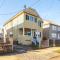 The B&W Haven 5BR Home with yard theater - Bridgeport