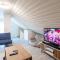 The B&W Haven 5BR Home with yard theater - Bridgeport