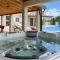 Awesome Home In Ruzic With Jacuzzi - Ružić