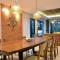 Radiance Hill View Villa 10 bedrooms with a private swimming pool - Bandung