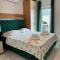 House 100m from the beach with free parking and breakfast