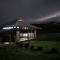 eKuthuleni - Wooden Cabin over the lake