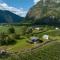 Jordeplegarden holiday home - Part of a farm - Two buildings - Close to Flåm