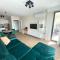 Modern 1BR Apart with Hill View & Parking - Plovdiv
