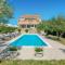 Amazing Home In Polaca With Wifi - Polača