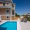 Villa Elpida at Minies